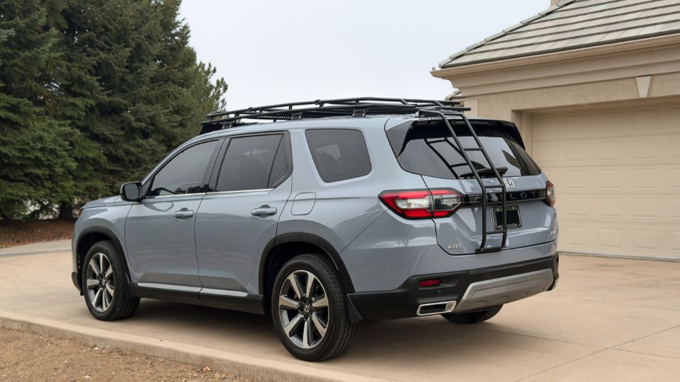 GOBI Honda Pilot Steath Roof Rack | GOBI Racks GOBI rear ladder installed on Honda Pilot with roof rack