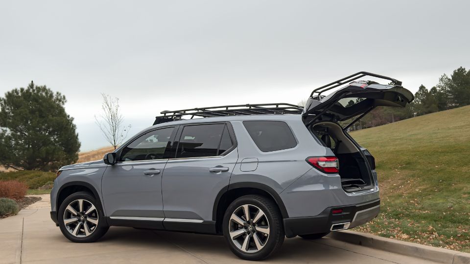 GOBI Honda Pilot Steath Roof Rack | GOBI Racks GOBI rear ladder installed on Honda Pilot showing full open hatch operation